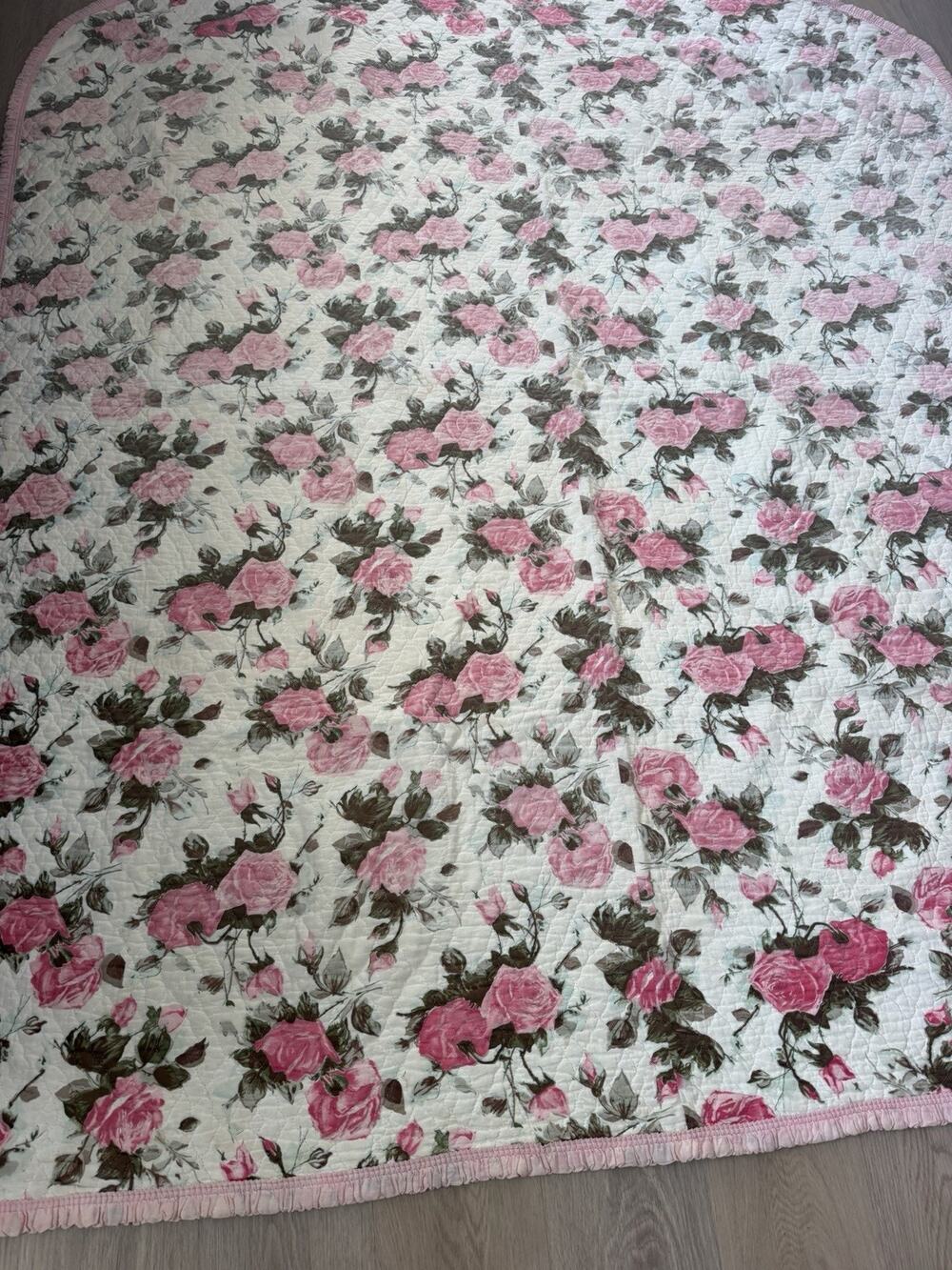 Floral Rose Quilt Bedspread Pink Cottagecore Grandmacore Ruffle Edging Throw